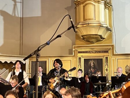 2 Musiker des Acts "The Beatles: Get Back" mit dem Collegium Musicum Potsdam